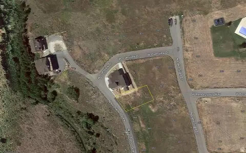 676 Lochwood Dr, Garden City, UT 84028
