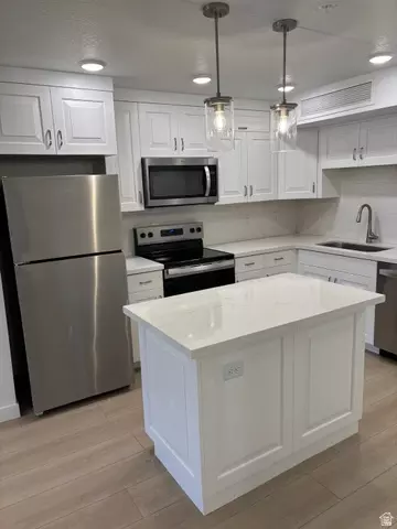 1031 E 400 S #305 B, Salt Lake City, UT 84102