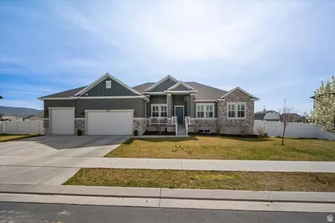 206 E Mount Emmons Dr #1438, Eagle Mountain, UT 84005