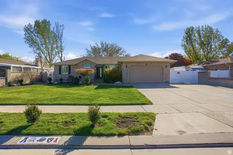 9489 S Kirkside Dr, South Jordan, UT 84009
