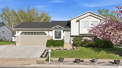 634 N 1300 W, Clinton, UT 84015