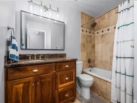Bath - 523 Mountain View Rd, Centerville, UT 84014 photo 1 of 2