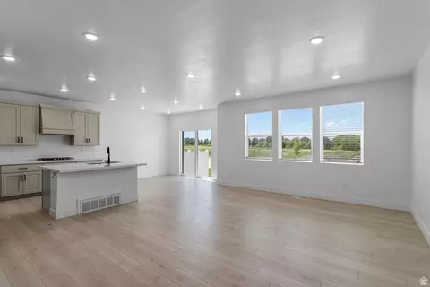 Living - 2816 W Aurora Ave, Mapleton, UT 84664 photo 1 of 2