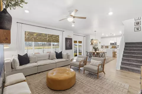 Living - 596 S Meade St, Mapleton, UT 84664 photo 2 of 3