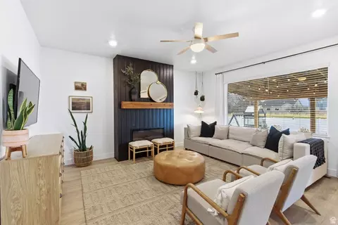 Living - 596 S Meade St, Mapleton, UT 84664 photo 1 of 3