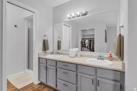Bath - 1176 E Starpine Dr, Sandy, UT 84094 photo 2 of 6