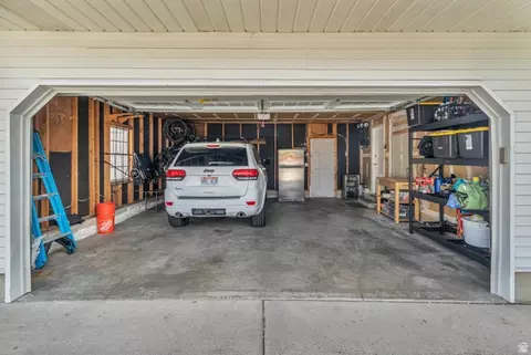 Exterior - 1176 E Starpine Dr, Sandy, UT 84094 photo 4 of 9