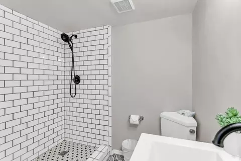 Bath - 1176 E Starpine Dr, Sandy, UT 84094 photo 5 of 6