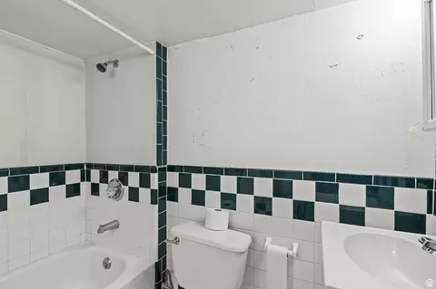 Bath - 180 S 300 E, Logan, UT 84321 photo 2 of 3