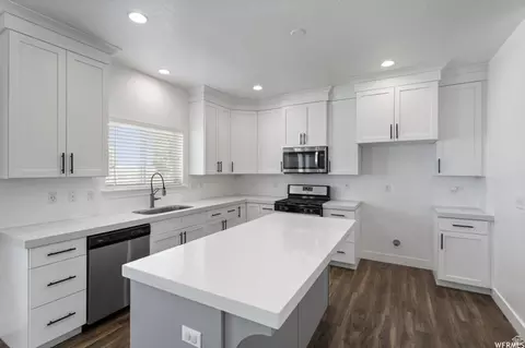 Kitchen - 169 N 410 E, Vineyard, UT 84059 photo 2 of 3