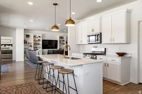 712 W Blue Mountain Dr, Saratoga Springs, UT 84045