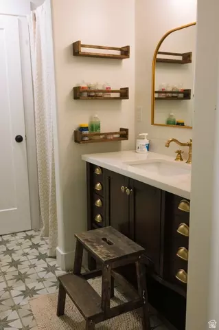 Bath - 4479 E Pine Hollow Dr, Eagle Mountain, UT 84005 photo 6 of 9