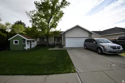 228 S Larkin Ln W, Kaysville, UT 84037