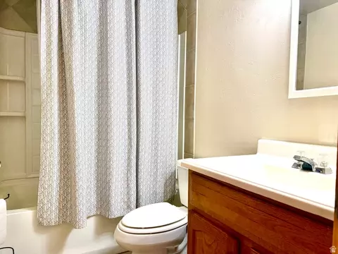 Bath - 8457 E 6000 N, Lapoint, UT 84039 photo 1 of 2