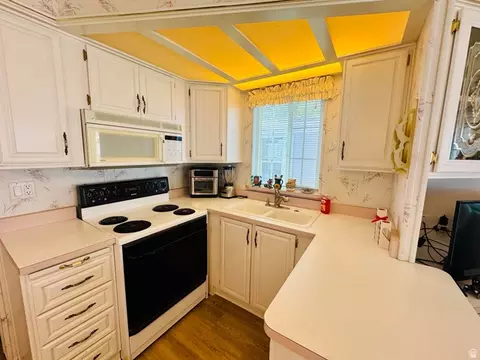 Kitchen - 1160 E Telegraph #49, Washington, UT 84780 photo 2 of 4
