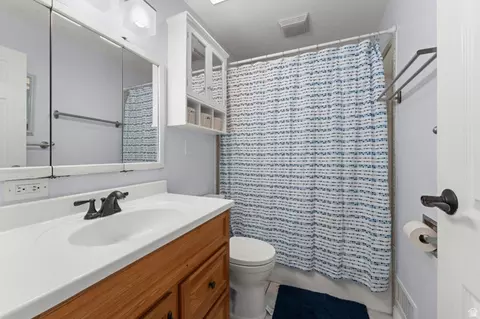 Bath - 6241 S 440 E, Murray, UT 84107 photo 2 of 3