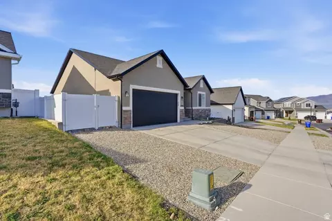 Exterior - 2794 E Crimson Ct #118, Eagle Mountain, UT 84005 photo 2 of 3