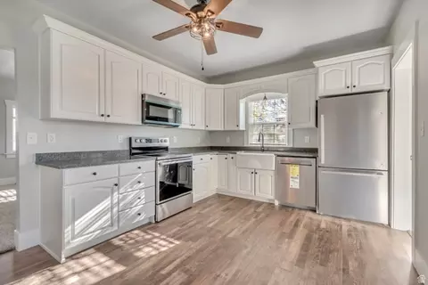Kitchen - 40 E 400 S, Hyrum, UT 84319 photo 2 of 2