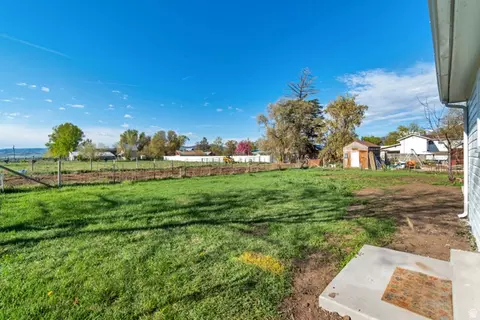 Exterior - 40 E 400 S, Hyrum, UT 84319 photo 4 of 4