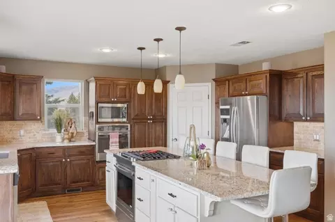 Kitchen - 2806 S Maple Cove Dr, Bountiful, UT 84010 photo 3 of 6
