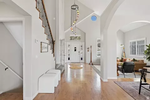 Entry Way - 2806 S Maple Cove Dr, Bountiful, UT 84010 photo 4 of 5