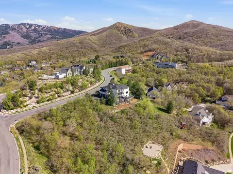 View/Area - 2806 S Maple Cove Dr, Bountiful, UT 84010 photo 2 of 4