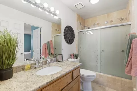 Bath - 2806 S Maple Cove Dr, Bountiful, UT 84010 photo 4 of 6