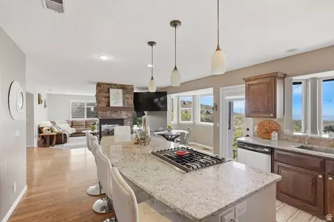 Kitchen - 2806 S Maple Cove Dr, Bountiful, UT 84010 photo 4 of 6