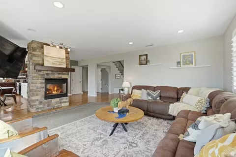 Living - 2806 S Maple Cove Dr, Bountiful, UT 84010 photo 4 of 6