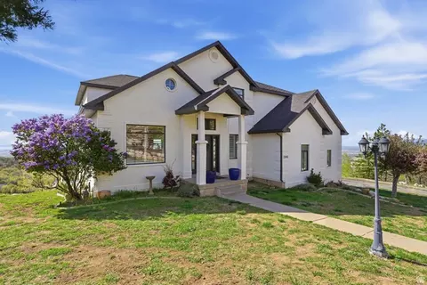 Exterior - 2806 S Maple Cove Dr, Bountiful, UT 84010 photo 3 of 10