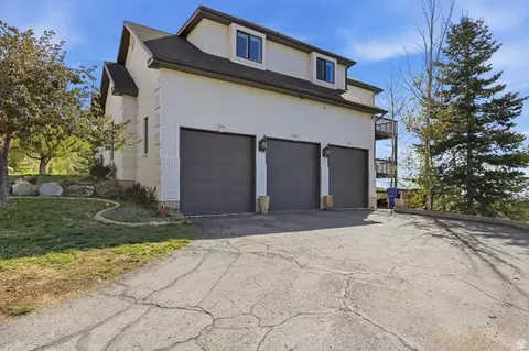 Exterior - 2806 S Maple Cove Dr, Bountiful, UT 84010 photo 6 of 10