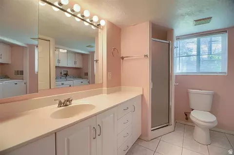 Bath - 4285 S 390 E, Millcreek, UT 84107 photo 2 of 2