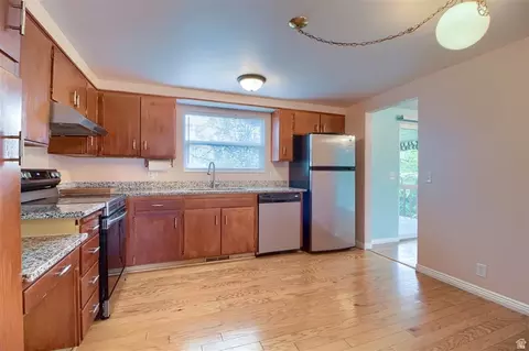 Kitchen - 4285 S 390 E, Millcreek, UT 84107 photo 2 of 2