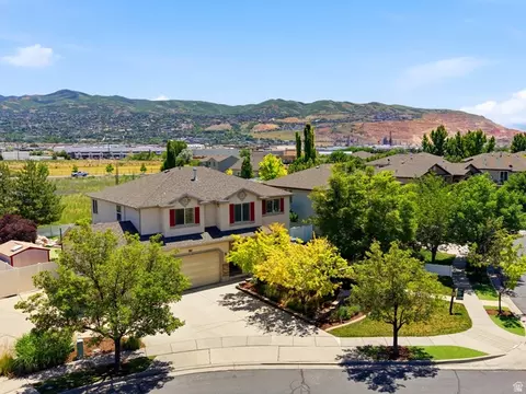 902 Romsey Ct, North Salt Lake, UT 84054