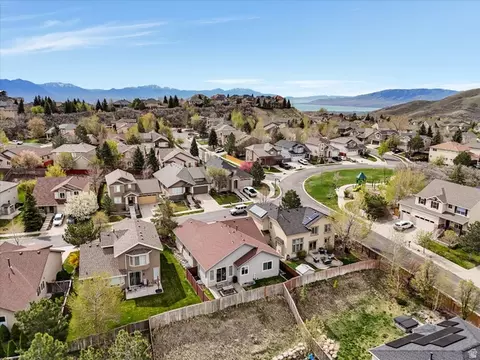 View/Area - 1873 E Oak Bend Dr, Draper, UT 84020 photo 3 of 5