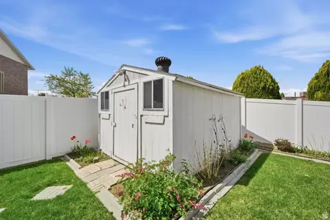 Exterior - 5145 S 350 E, Washington Terrace, UT 84405 photo 8 of 9