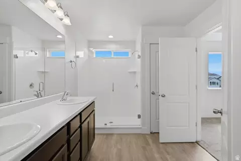 Bath - 166 E Craner Peak Dr, Eagle Mountain, UT 84005 photo 3 of 5