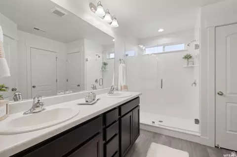 Bath - 166 E Craner Peak Dr, Eagle Mountain, UT 84005 photo 2 of 5