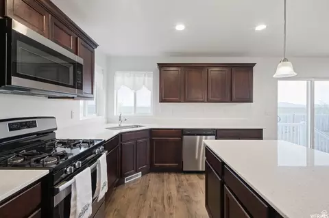 Kitchen - 166 E Craner Peak Dr, Eagle Mountain, UT 84005 photo 1 of 2