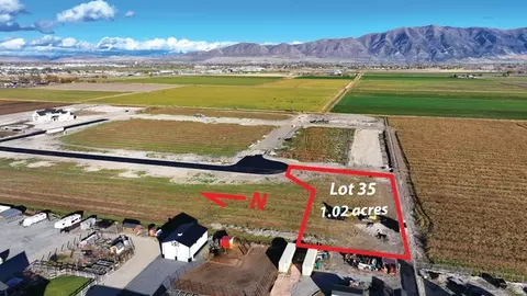 8321 W 10800 N #35, Tremonton, UT 84337