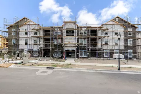 6687 W Twin Rocks Ln #E204, Herriman, UT 84096