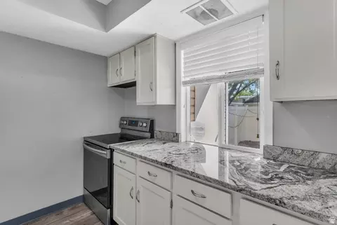 Kitchen - 5304 S Ben Davis Park, Murray, UT 84123 photo 2 of 3