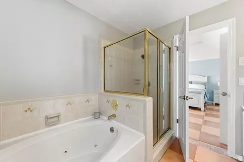 Bath - 3061 E Ksel Dr S, Sandy, UT 84092 photo 2 of 5