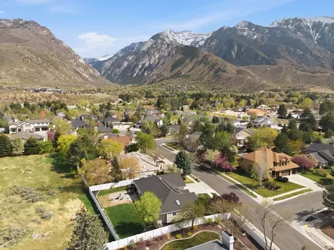 View/Area - 3061 E Ksel Dr S, Sandy, UT 84092 photo 3 of 6