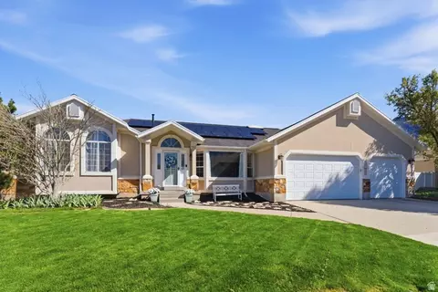 Exterior - 3061 E Ksel Dr S, Sandy, UT 84092 photo 2 of 11