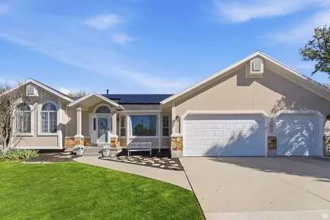 Exterior - 3061 E Ksel Dr S, Sandy, UT 84092 photo 3 of 11