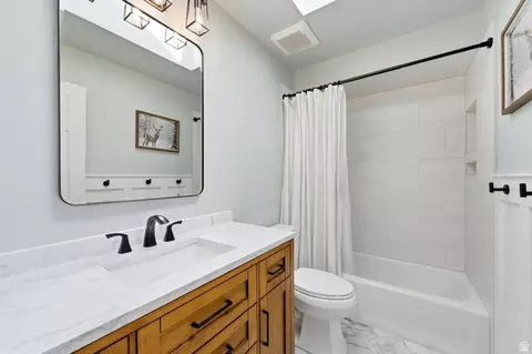 Bath - 3061 E Ksel Dr S, Sandy, UT 84092 photo 3 of 5