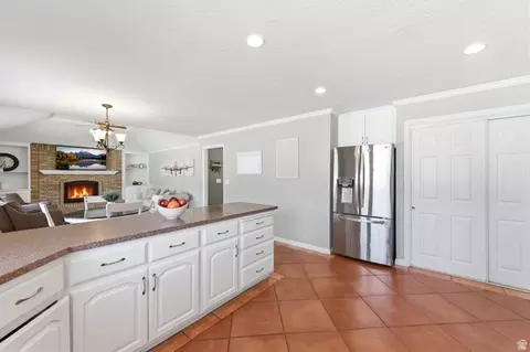 Kitchen - 3061 E Ksel Dr S, Sandy, UT 84092 photo 4 of 4