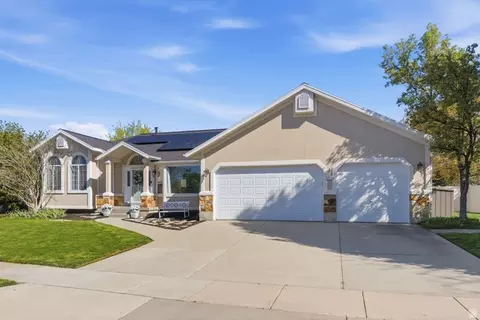 Exterior - 3061 E Ksel Dr S, Sandy, UT 84092 photo 4 of 11