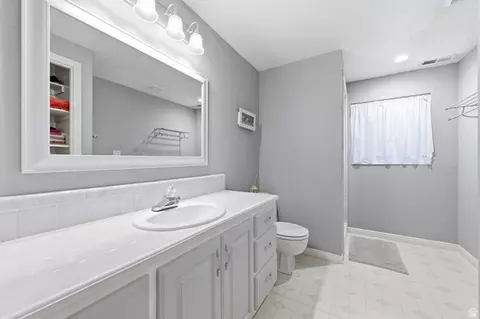 Bath - 3061 E Ksel Dr S, Sandy, UT 84092 photo 4 of 5